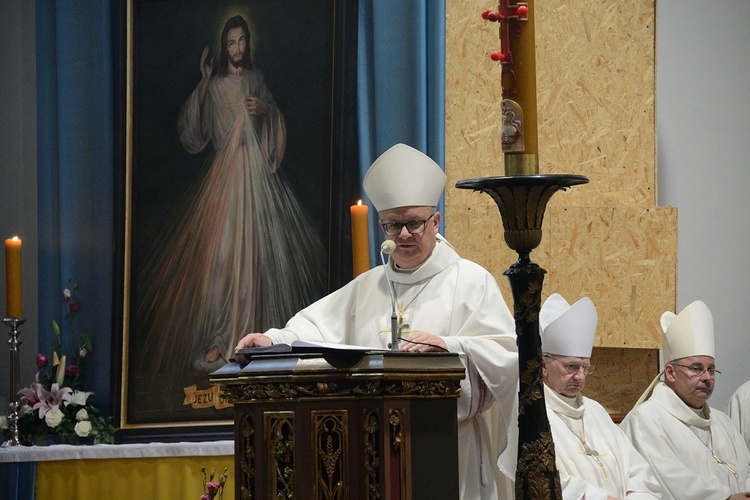 Opole. Msza św. za zmarłego biskupa Jana Bagińskiego