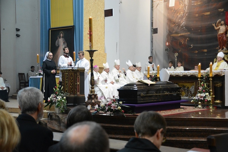 Opole. Msza św. za zmarłego biskupa Jana Bagińskiego