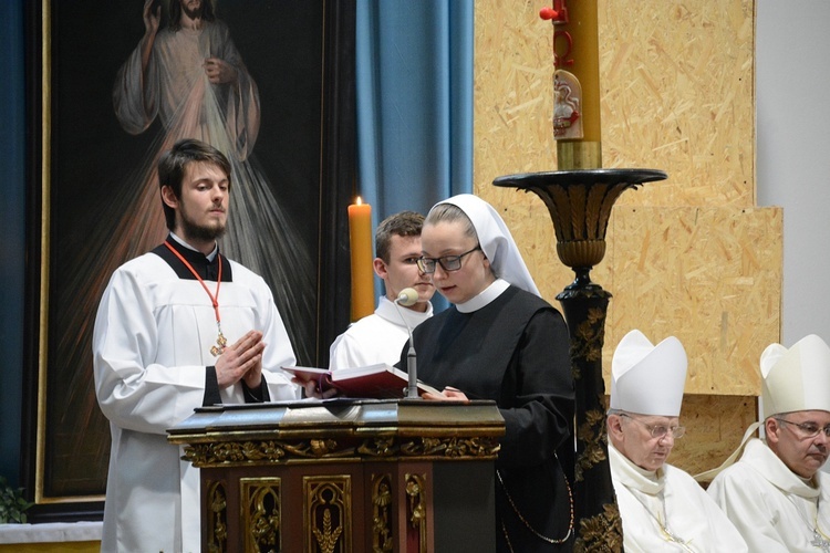 Opole. Msza św. za zmarłego biskupa Jana Bagińskiego