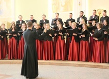 Chóry uczestniczące w festiwalu przygotowały oprawę Mszy św.