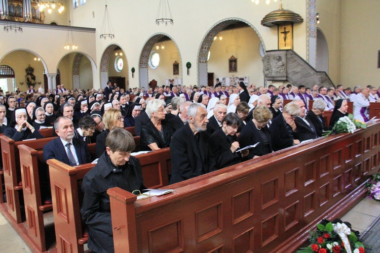 Uroczystość pogrzebowa biskupa Jana Bagińskiego