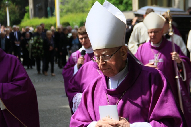 Uroczystość pogrzebowa biskupa Jana Bagińskiego