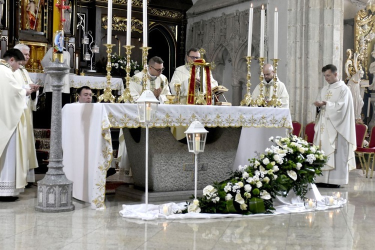 Prymicje. Jedne z dziesięciu