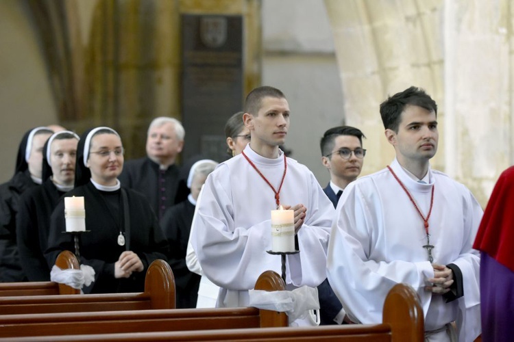 Prymicje. Jedne z dziesięciu