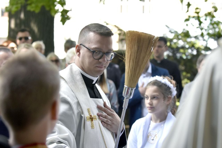 Prymicje. Jedne z dziesięciu