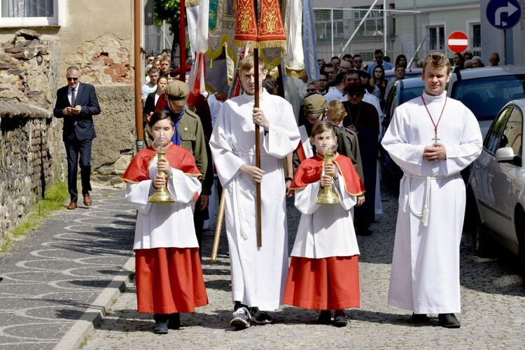 Prymicje. Jedne z dziesięciu