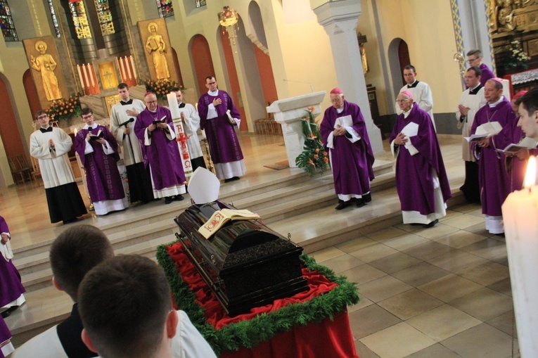 Uroczystość pogrzebowa biskupa Jana Bagińskiego