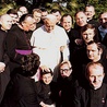 To zdjęcie wiele osób uważa za swoiste proroctwo. Jest wspomnieniem pielgrzymki duszpasterzy akademickich na Watykan. Prawa ręka Jana Pawła II na głowie ks. Tomasika miała być zapowiedzią sakry biskupiej.