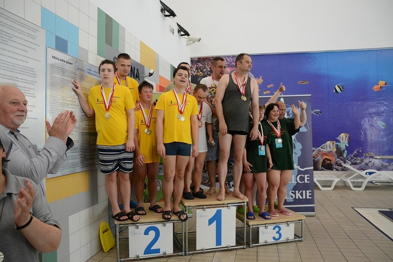 Strzelce Opolskie. Mityng pływacki osób niepełnosprawnych