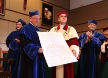 Abp Celestino Migliore doktorem honoris causa UKSW