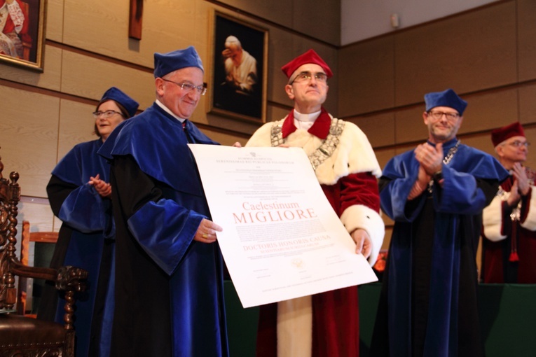 Abp Celestino Migliore doktorem honoris causa UKSW