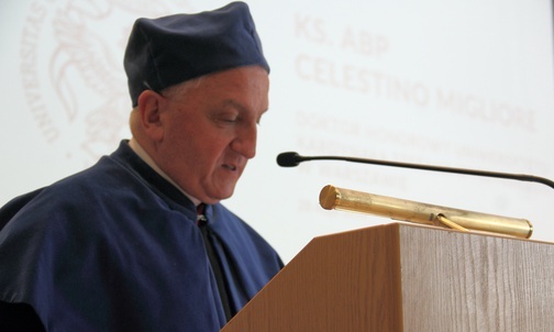 Abp Celestino Migliore doktorem honoris causa UKSW