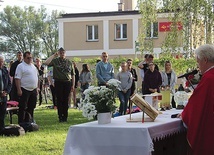 We Mszy św., której przewodniczył ks. dziekan Kazimierz Kowalski, wraz z pątnikami uczestniczyli harcerze.
