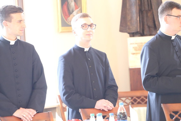 Pierwsze parafie neoprezbiterów