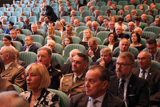 Abp Celestino Migliore z tytułem doktora honoris causa