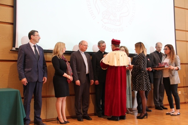 Abp Celestino Migliore z tytułem doktora honoris causa