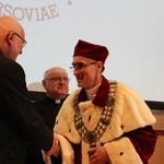 Abp Celestino Migliore z tytułem doktora honoris causa