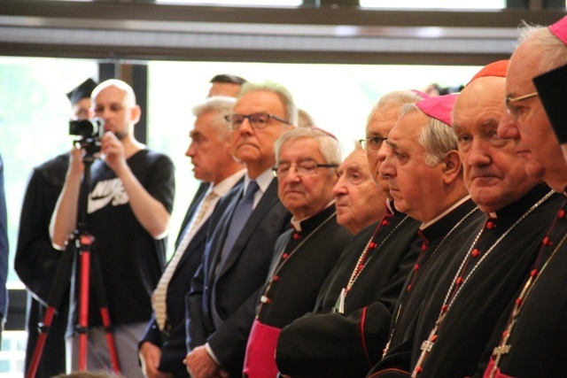 Abp Celestino Migliore z tytułem doktora honoris causa