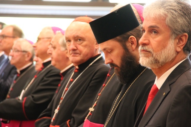 Abp Celestino Migliore z tytułem doktora honoris causa