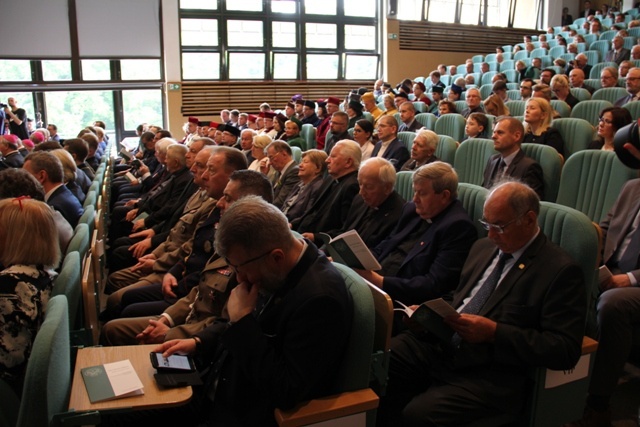 Abp Celestino Migliore z tytułem doktora honoris causa