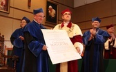 Abp Celestino Migliore z tytułem doktora honoris causa