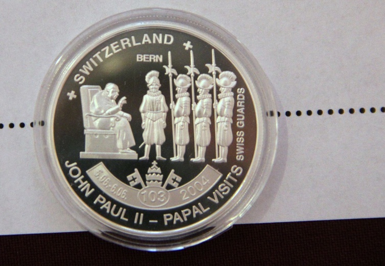 Tarnów. Jan Paweł II na monetach i medalach