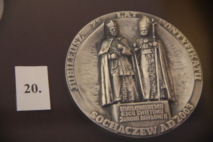 Tarnów. Jan Paweł II na monetach i medalach