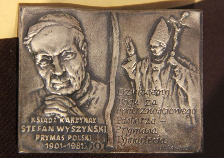 Tarnów. Jan Paweł II na monetach i medalach