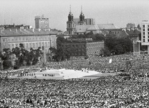 Papieska Msza św. na placu Zwycięstwa. Warszawa 2 czerwca 1979 r.