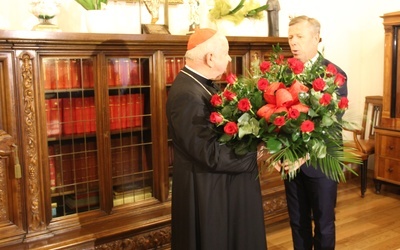 Medal 100-lecia odzyskania niepodległości dla kard. Stanisława Dziwisza