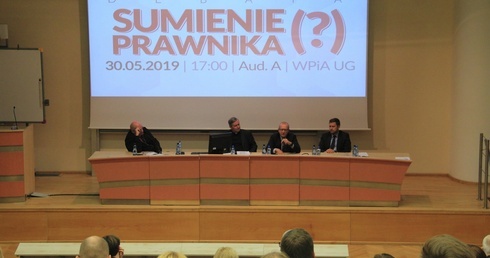 W debacie wzięli udział (od lewej): prof. Jerzy Zajadło, ks. dr Grzegorz Świst, SSA Włodzimierz Brazewicz oraz dr Paweł Skuczyński.