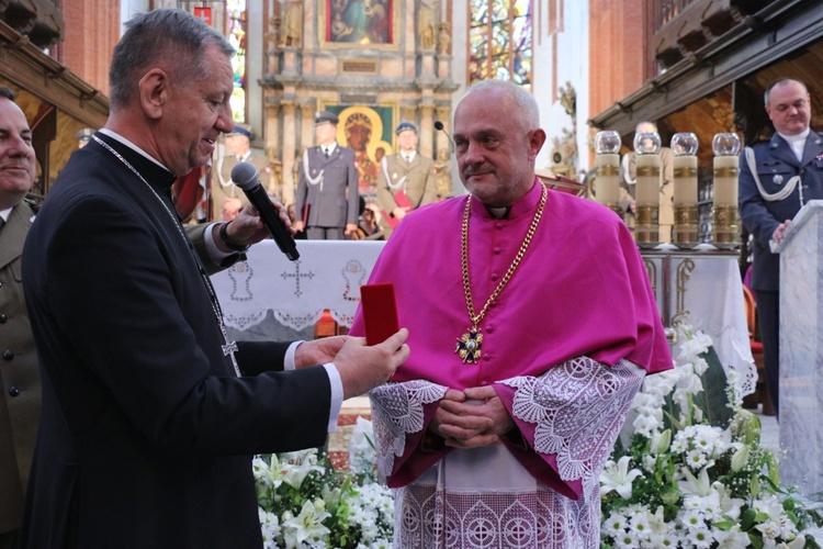 Uroczystości z okazji 100-lecia polskiego biskupstwa polowego we Wrocławiu