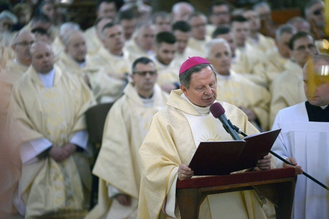 Złoty jubilat bp Henryk Tomasik