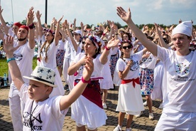 Młodzi na Lednicy modlili się za kapłanów