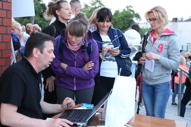 Nocna Pielgrzymka Kobiet do Starej Błotnicy