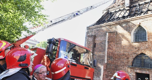 Pożar kościoła świętych Piotra i Pawła w Gdańsku - świątynia uratowana