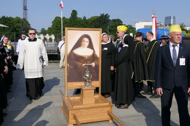 Pielgrzymka z relikwiami błogosławionej nazaretanki 