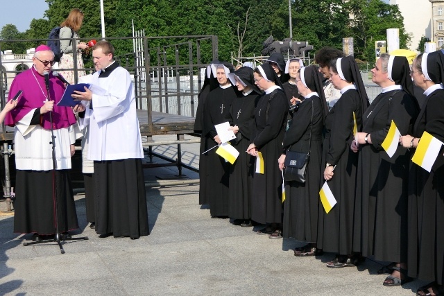 Pielgrzymka z relikwiami błogosławionej nazaretanki 