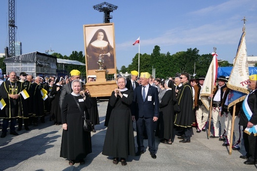 Pielgrzymka z relikwiami błogosławionej nazaretanki 