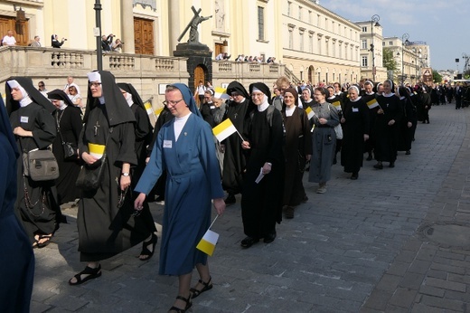 Pielgrzymka z relikwiami błogosławionej nazaretanki 