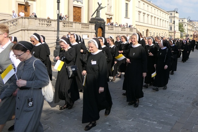 Pielgrzymka z relikwiami błogosławionej nazaretanki 