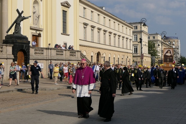 Pielgrzymka z relikwiami błogosławionej nazaretanki 