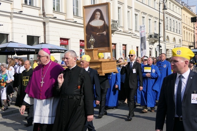 Pielgrzymka z relikwiami błogosławionej nazaretanki 