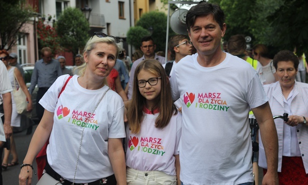 Wiele rodzin podczas Marszu miało na sobie koszulki i gadżety promujące wydarzenie a także bycie pro - life. 