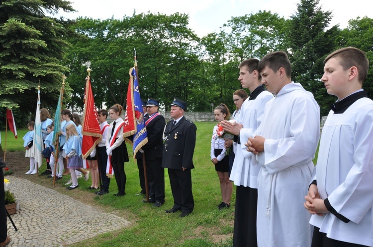 Jubileusz kapłański i upamiętnienie mieszkańców Rumna w Ścinawie Małej