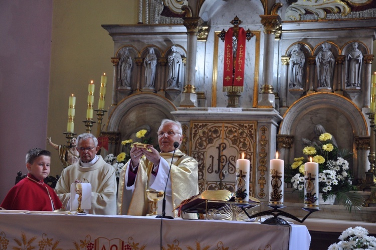 Jubileusz kapłański i upamiętnienie mieszkańców Rumna w Ścinawie Małej