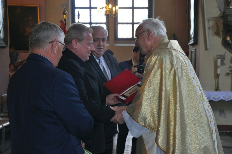 Jubileusz kapłański i upamiętnienie mieszkańców Rumna w Ścinawie Małej