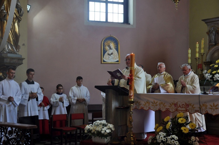 Jubileusz kapłański i upamiętnienie mieszkańców Rumna w Ścinawie Małej