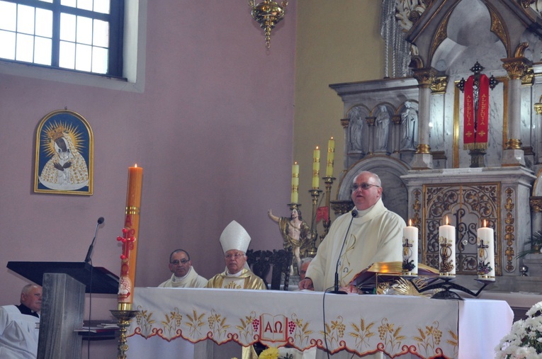 Jubileusz kapłański i upamiętnienie mieszkańców Rumna w Ścinawie Małej