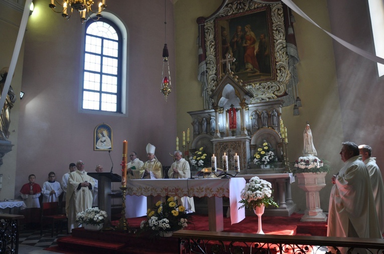 Jubileusz kapłański i upamiętnienie mieszkańców Rumna w Ścinawie Małej